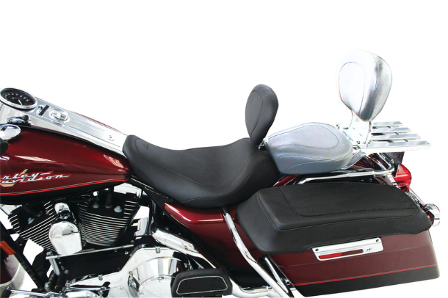 Mustang Wide Tripper Solo シート　ハーレー　ダイナ Mustang Wide Tripper Solo Seat w/ Backrest for 2008-2021